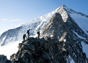 The-Challenge-and-Excitement-of-Mountaineering-and-Alpine-Climbing-adventuredaily