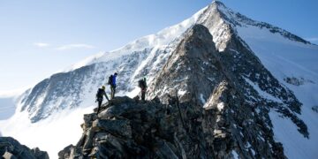 The-Challenge-and-Excitement-of-Mountaineering-and-Alpine-Climbing-adventuredaily