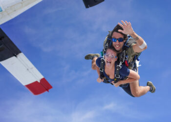 The-Fascinating-World-of-Skydiving-and-Aerial-Sports-adventuredaily