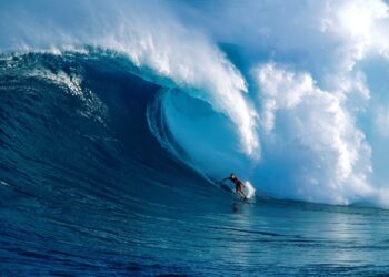 The-Thrill-of-Surfing-and-Wave-Riding-adventuredaily